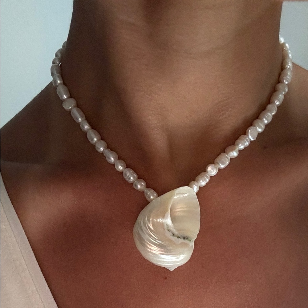 Conch shell pendant Pearl Necklace